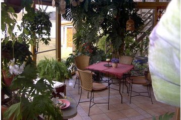 Germania Privát Uehlfeld, Esterno